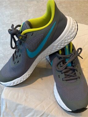 Nike Gray Running Sneakers with Teal Swoosh and Neon Yellow Liner